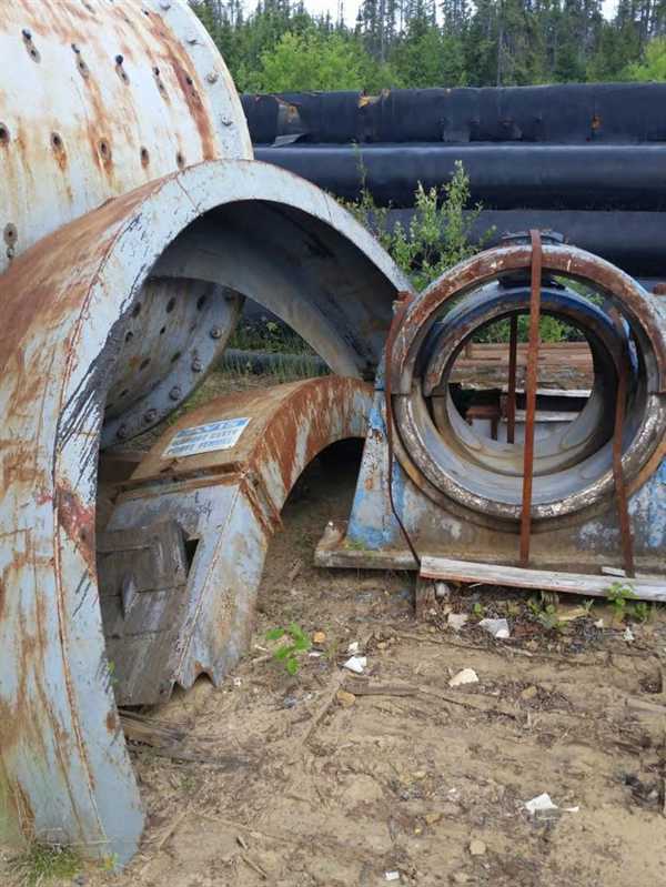 Canadian Allis Chalmers 8' X 10' (2.4m X 3m) Ball Mill With 400 Hp Motor)